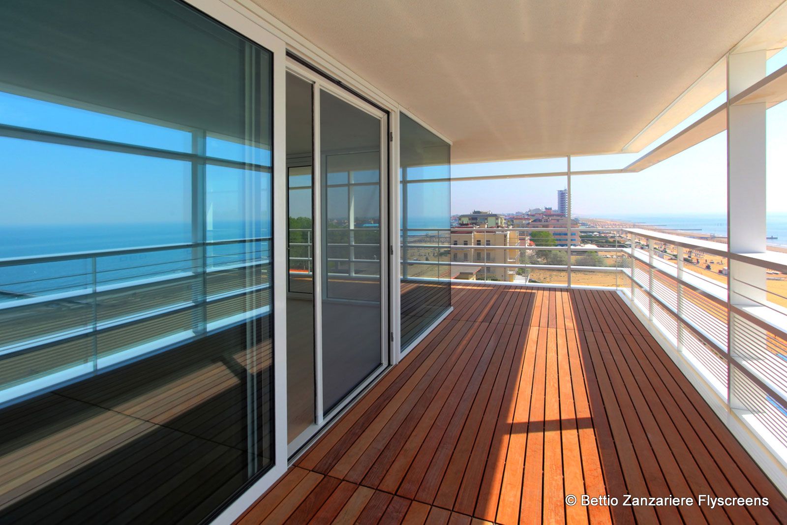 MIniscenica penthouse Horiz corrected