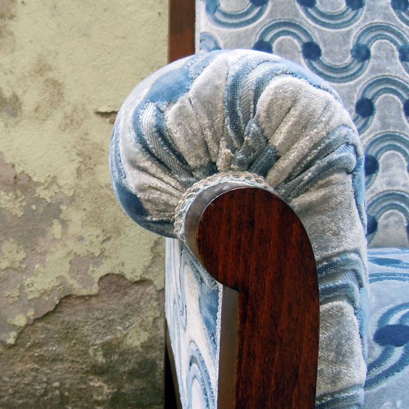 particolare di un bracciolo di poltrona